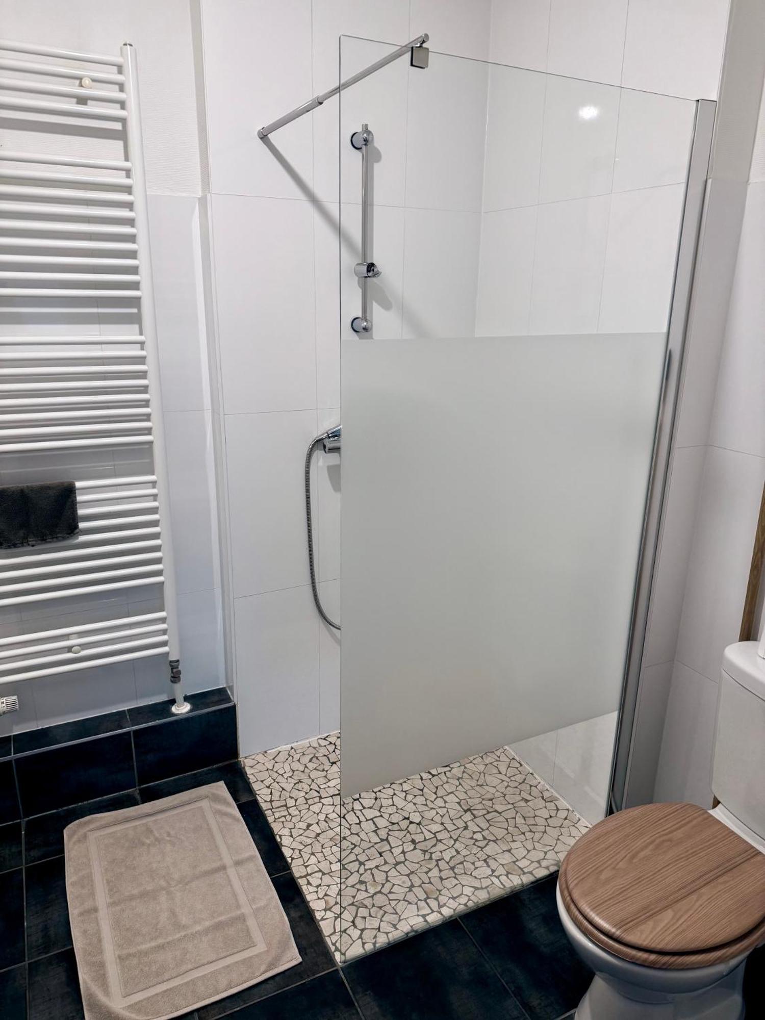 Le T2 Appartement Moderne Avec Terrasse Et Parking Strasbourg Luaran gambar